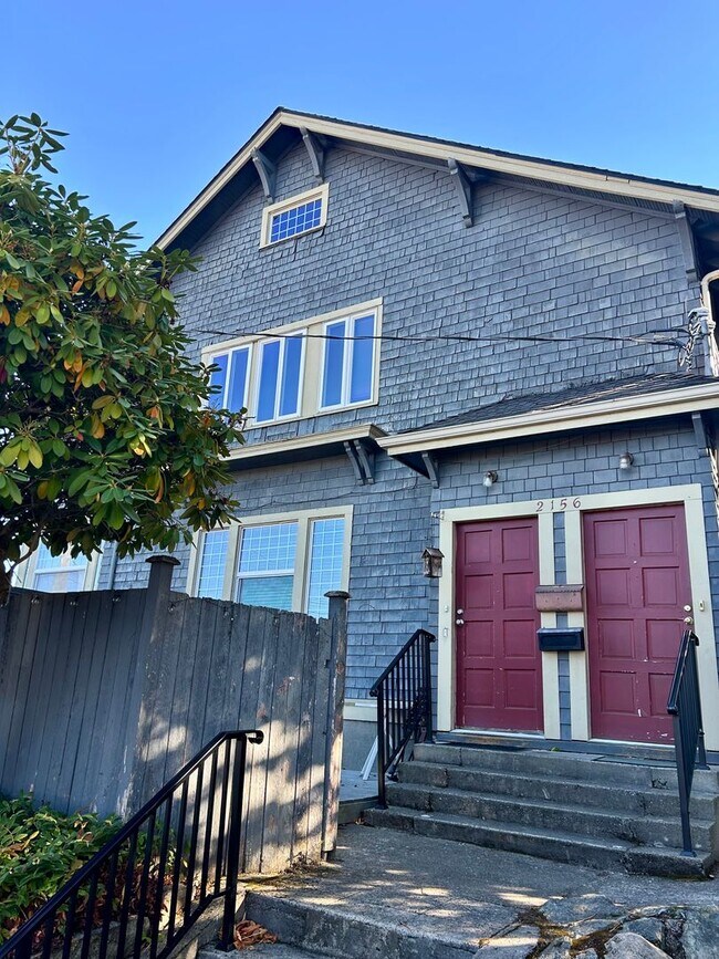 Building Photo - 2156 6th Ave W