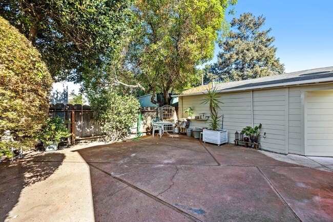 Building Photo - 1033 Central Ave