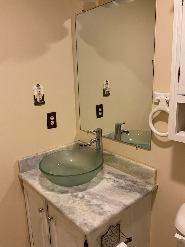 Building Photo - 11 Round Ridge Rd