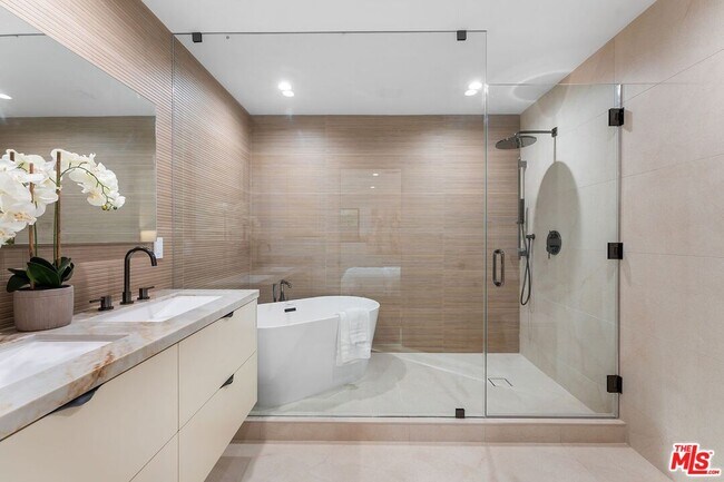 Building Photo - 4943 Palomar Dr