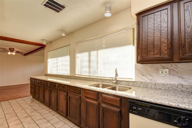 Building Photo - 9510 Huntington Way Dr