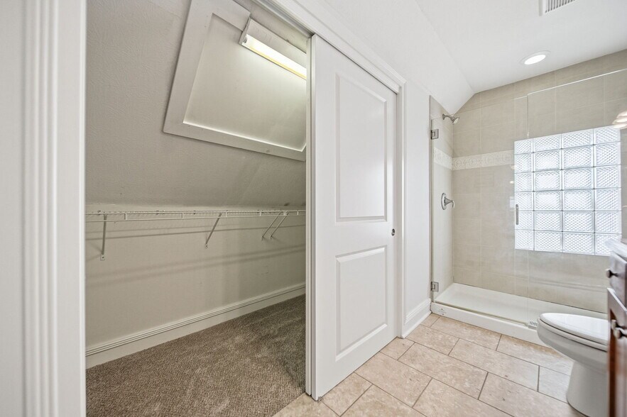 Building Photo - 1153 Jaeger St