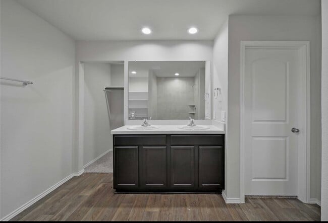 Building Photo - 40643 Creekside Blf Trl