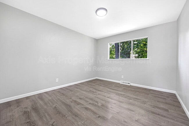 Building Photo - 906 Chula Dr