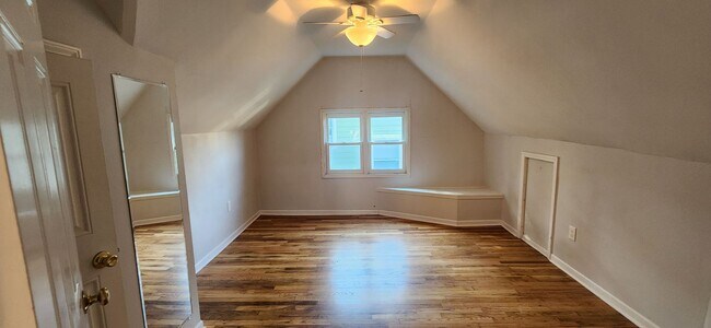 Building Photo - 1323 24th St