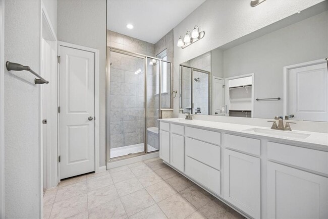 Building Photo - 320 Creek Rd