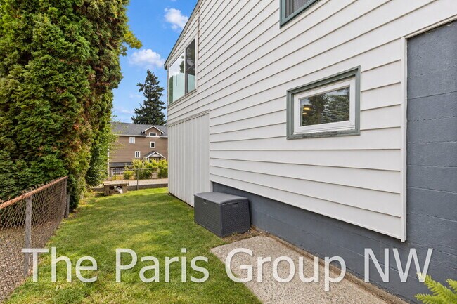 Building Photo - Delightful Magnolia 4br Remodel * Walkable Salmon Bay Location, Central Yet Quiet