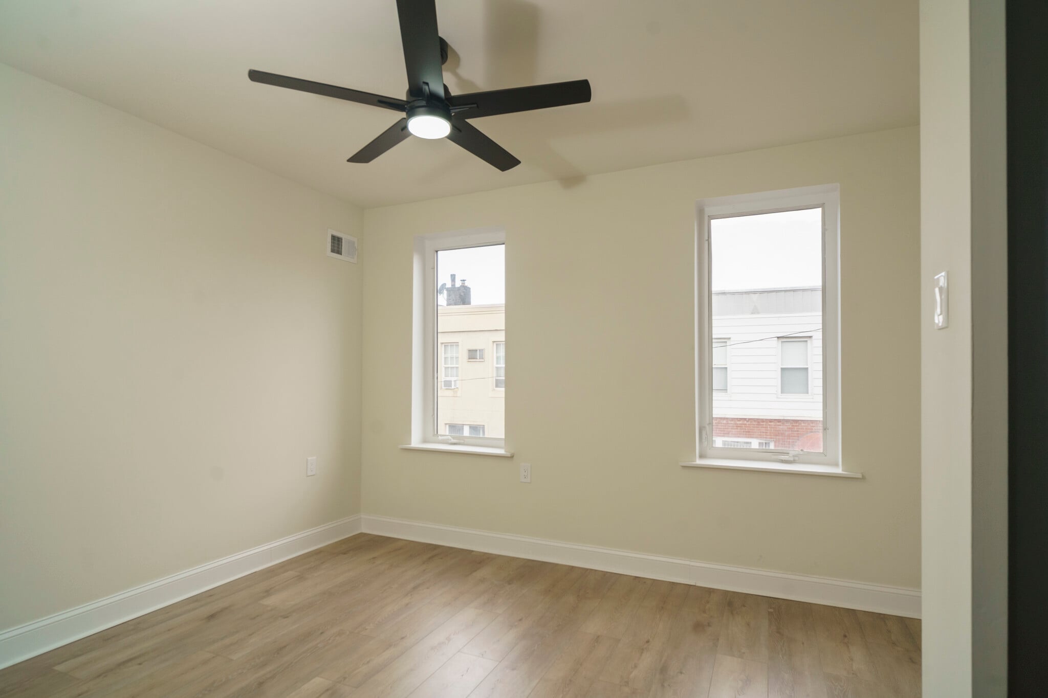 Building Photo - 2529 S Camac St