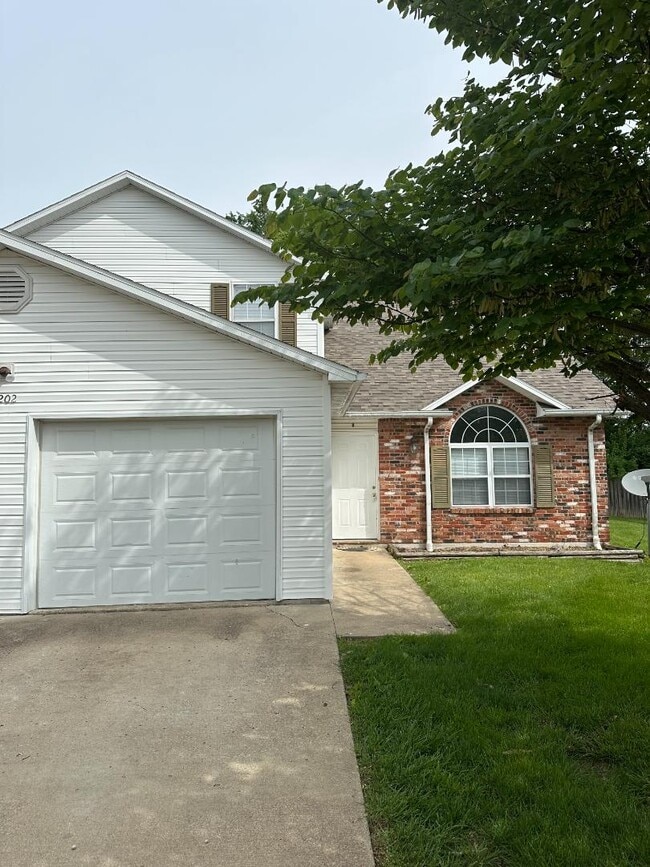 Building Photo - 202 S Woods Ct