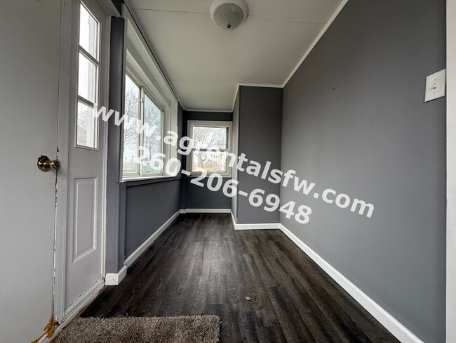 Building Photo - 3 Bedroom House - $300 off first month's rent