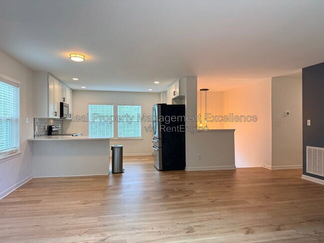 Building Photo - 108 Hassell Ct