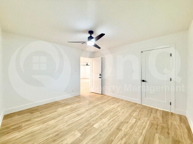 Building Photo - 1725 W Mitchell Dr