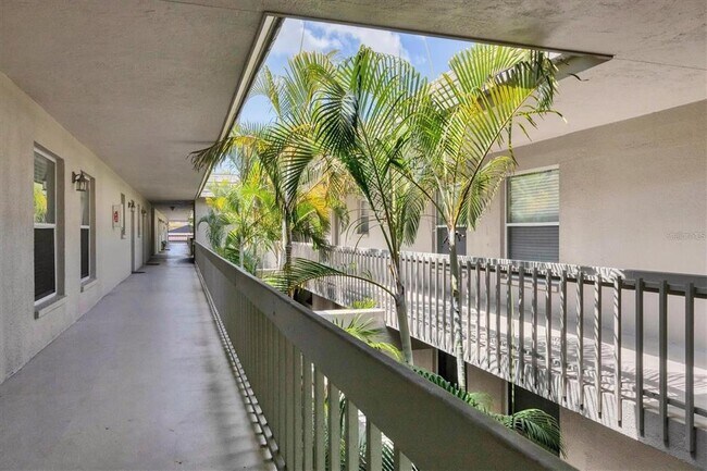 Building Photo - 3350 S Osprey Ave