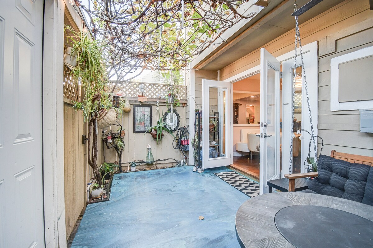 Building Photo - 11 Seamist Ct