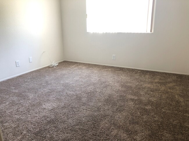 Building Photo - Adorable Oceanside Attached Home Ready Now!