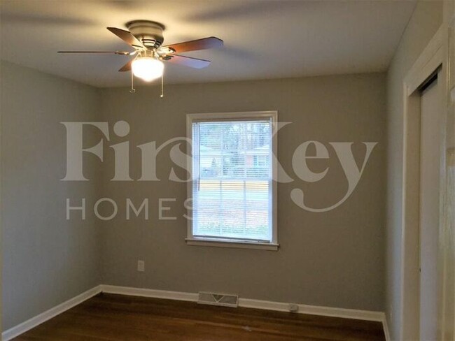Building Photo - 2080 Bishop Dr
