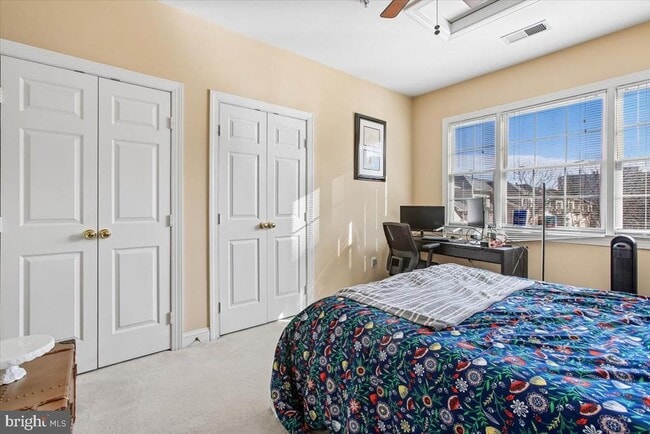 Building Photo - 1053 N Stuart St