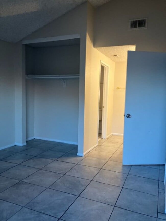 Building Photo - AMAZING HOUSE IN NICE COMMUNITY!!