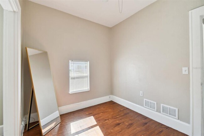 Building Photo - 2445 2nd Ave N