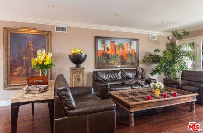 Building Photo - 2050 Linda Flora Dr