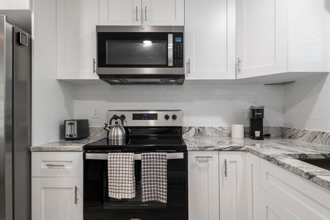 Building Photo - Safety Harbor Jewel!