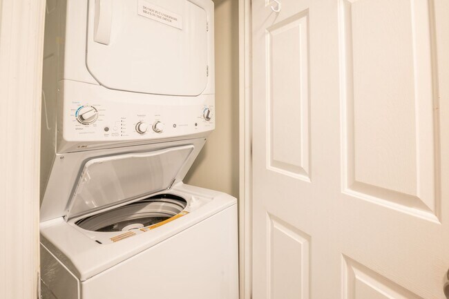 Building Photo - OFF-SEASON MONTHLY RENTAL AVAILABLE MARCH OF 2026