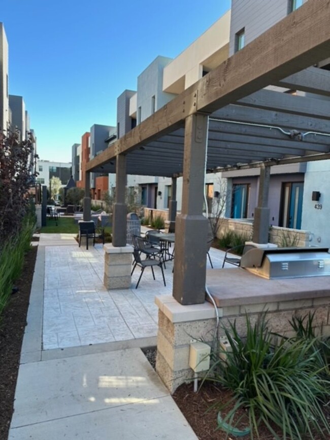 Building Photo - New Construction Town Home in Brea