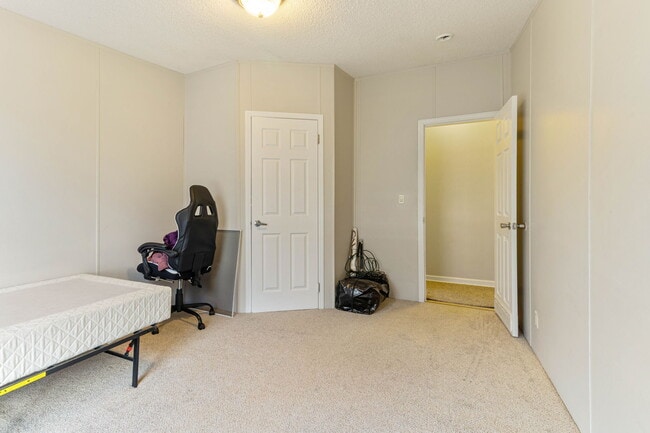 Building Photo - 214 Shipman's Pike