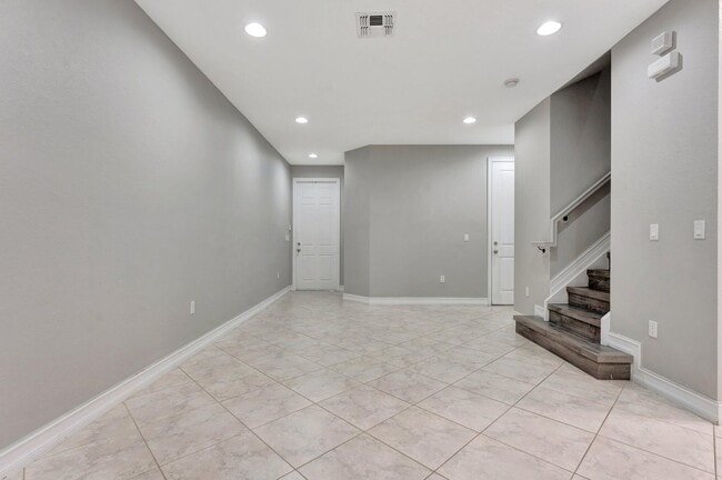 Building Photo - 10850 NW 74th Dr