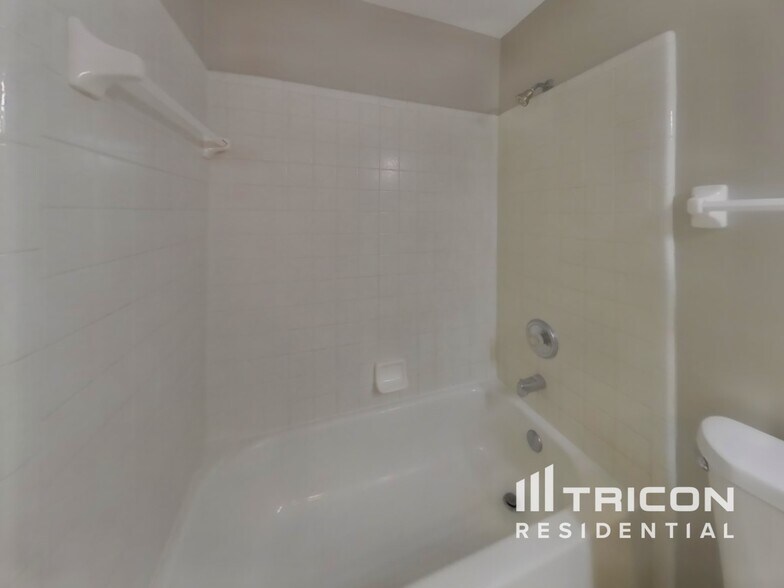 Building Photo - 84092 St James Ct