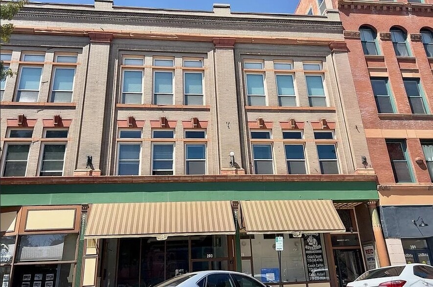 Building Photo - 211 W 2nd St