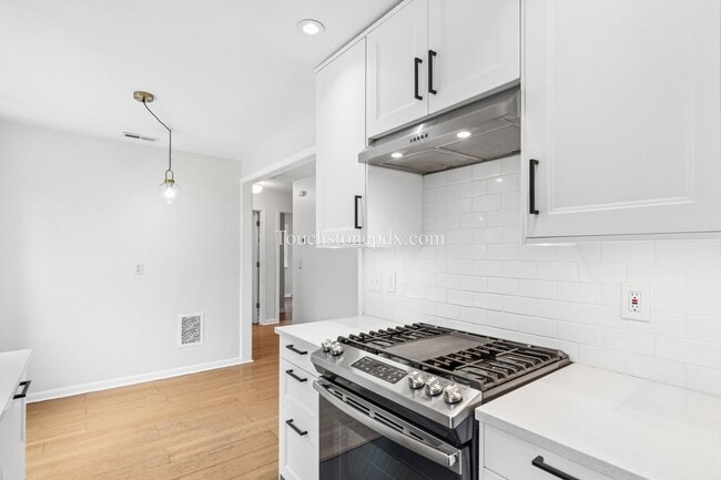 Building Photo - Updated NE Portland Home w/Fenced Yard and Upgrades!
