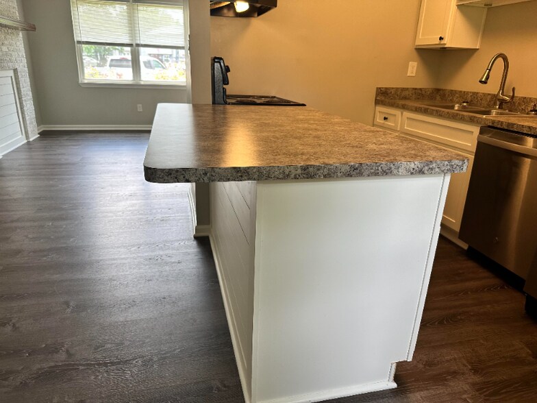 Building Photo - 11201 Ginger Rd