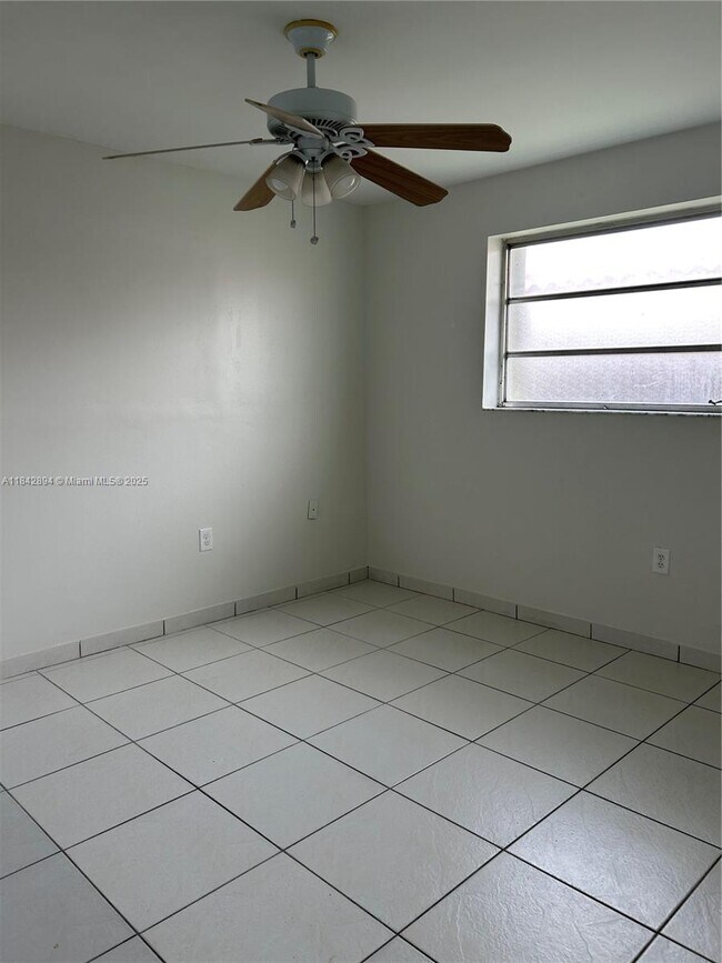 Building Photo - 955 SW 87th Ct