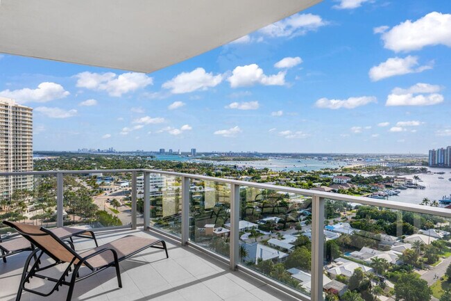Building Photo - 3100 N Ocean Dr