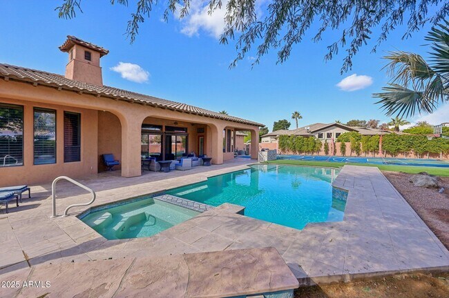 Building Photo - 351 N Cloverfield Cir