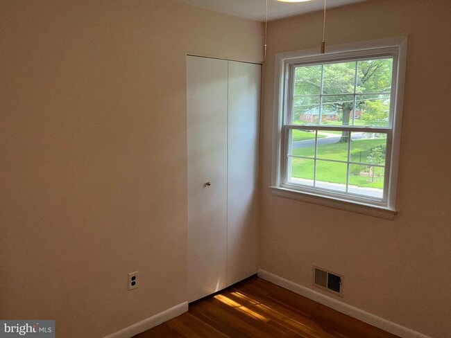 Building Photo - 303 Charlton Ct