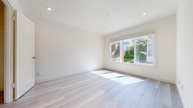 Building Photo - "Charming Urban Retreat: Cozy 1-Bedroom Haven in Daly City!"
