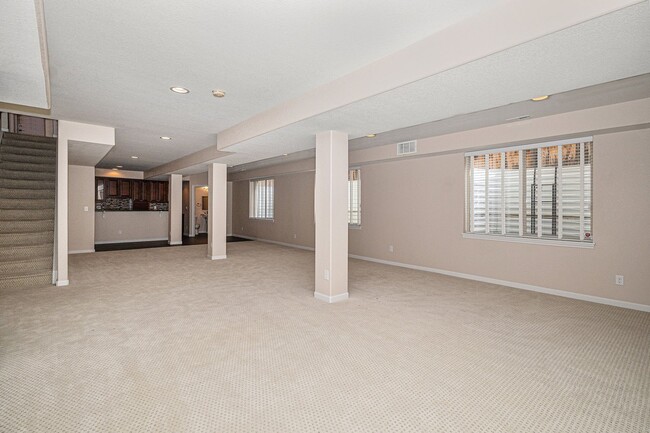 Building Photo - Spacious 4 bedroom 4 bathroom home in the heart of Lone Tree!