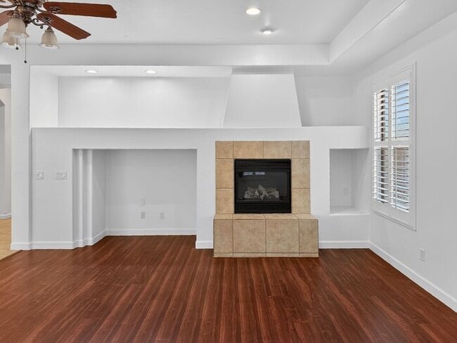 Building Photo - Spacious 3 car garage home at Paseo Trail!