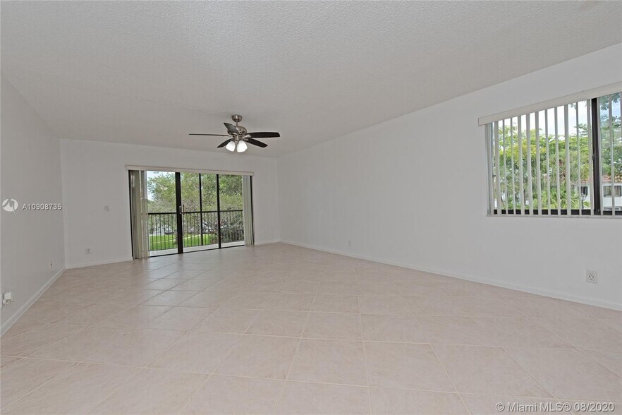 Building Photo - 320 Racquet Club Rd