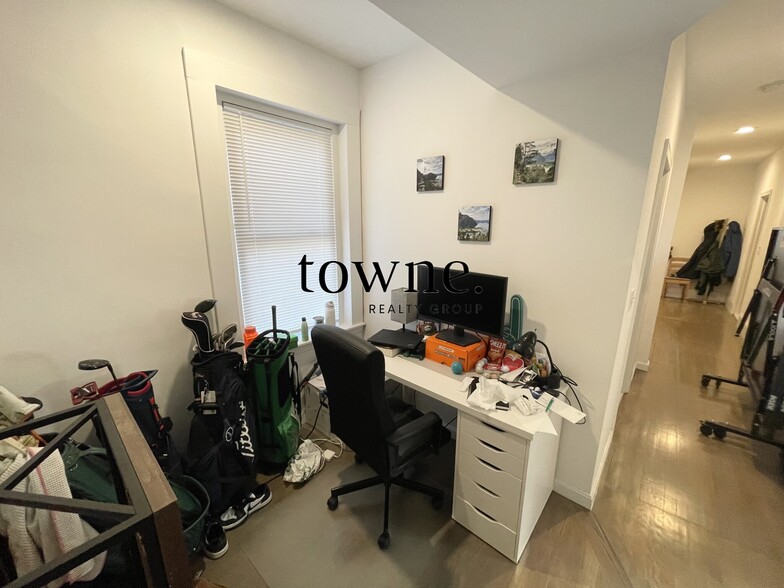 Building Photo - 1402 Beacon St