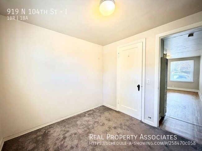 Building Photo - 919 N 104th St