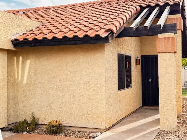 Building Photo - 1043 S Rose
