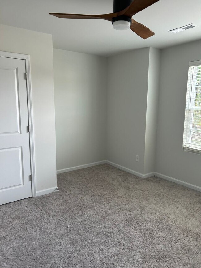 Building Photo - Everridge Development