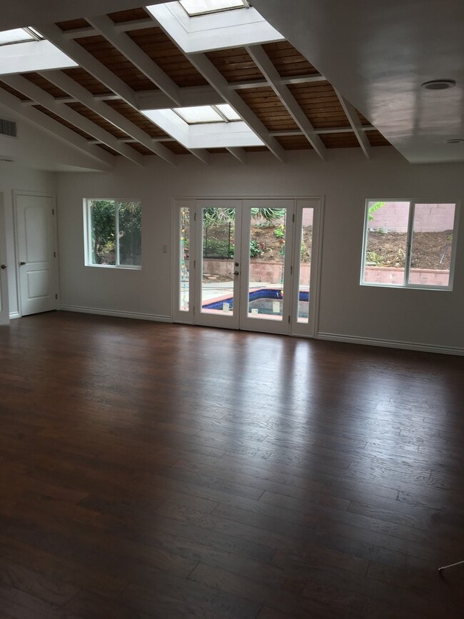 Building Photo - Spacious Four Bedroom Home In Ladera Heights