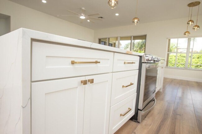 Building Photo - 10881 La Salinas Cir