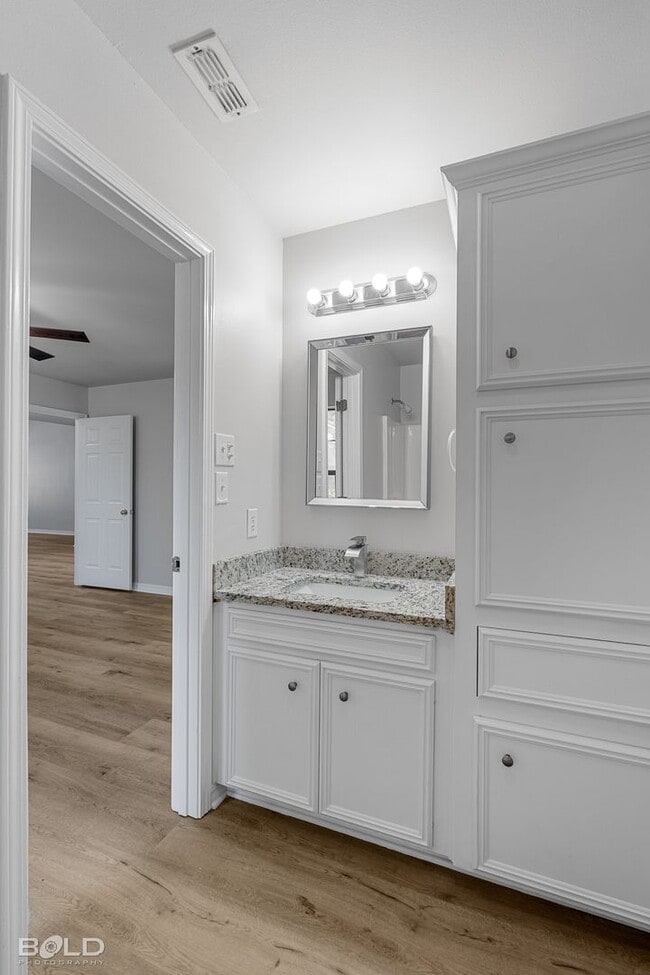 Building Photo - Check Out this 3 bed 2 bath in North Shreveport!