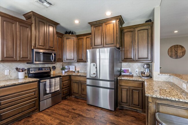 Building Photo - 8398 SW Sun Valley Dr