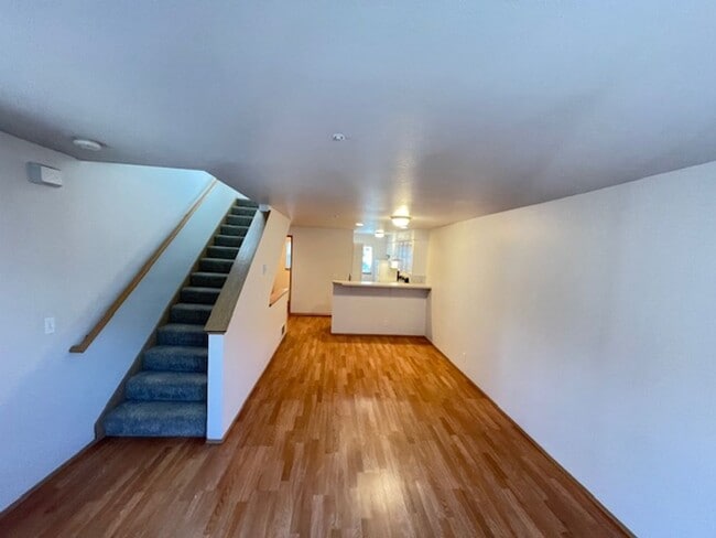 Building Photo - Charming and Spacious 3-Bedroom Townhome w...